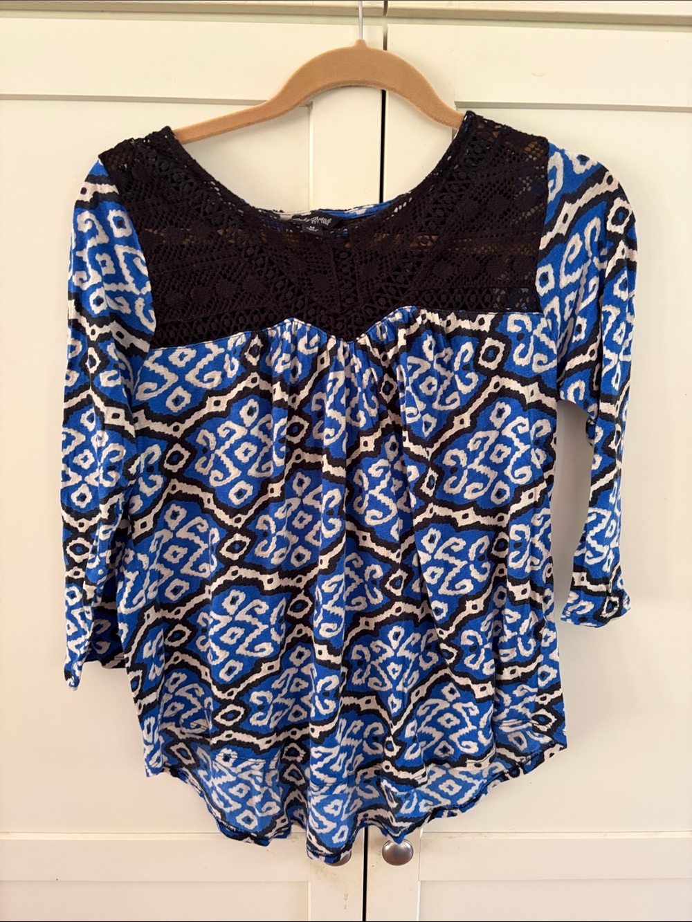 Lucky Brand Blue and Black Patterned Long Sleeve Top; M